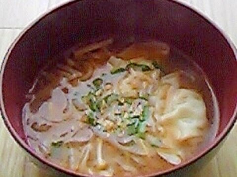 簡単☆餃子と春雨野菜のコチュジャンスープ